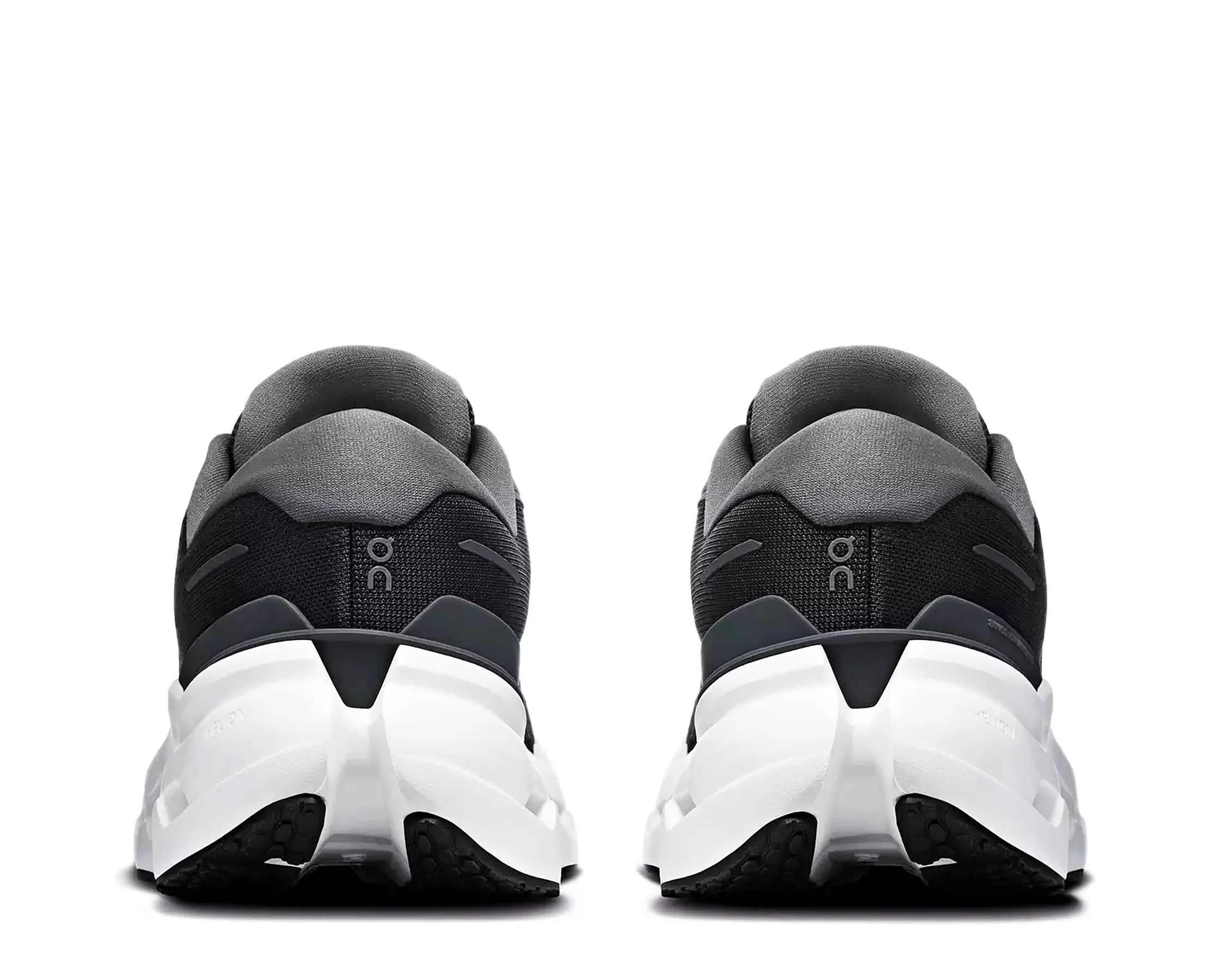 On Cloudrunner 3 - Image 6
